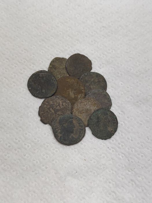 Moedas romanas por limpar