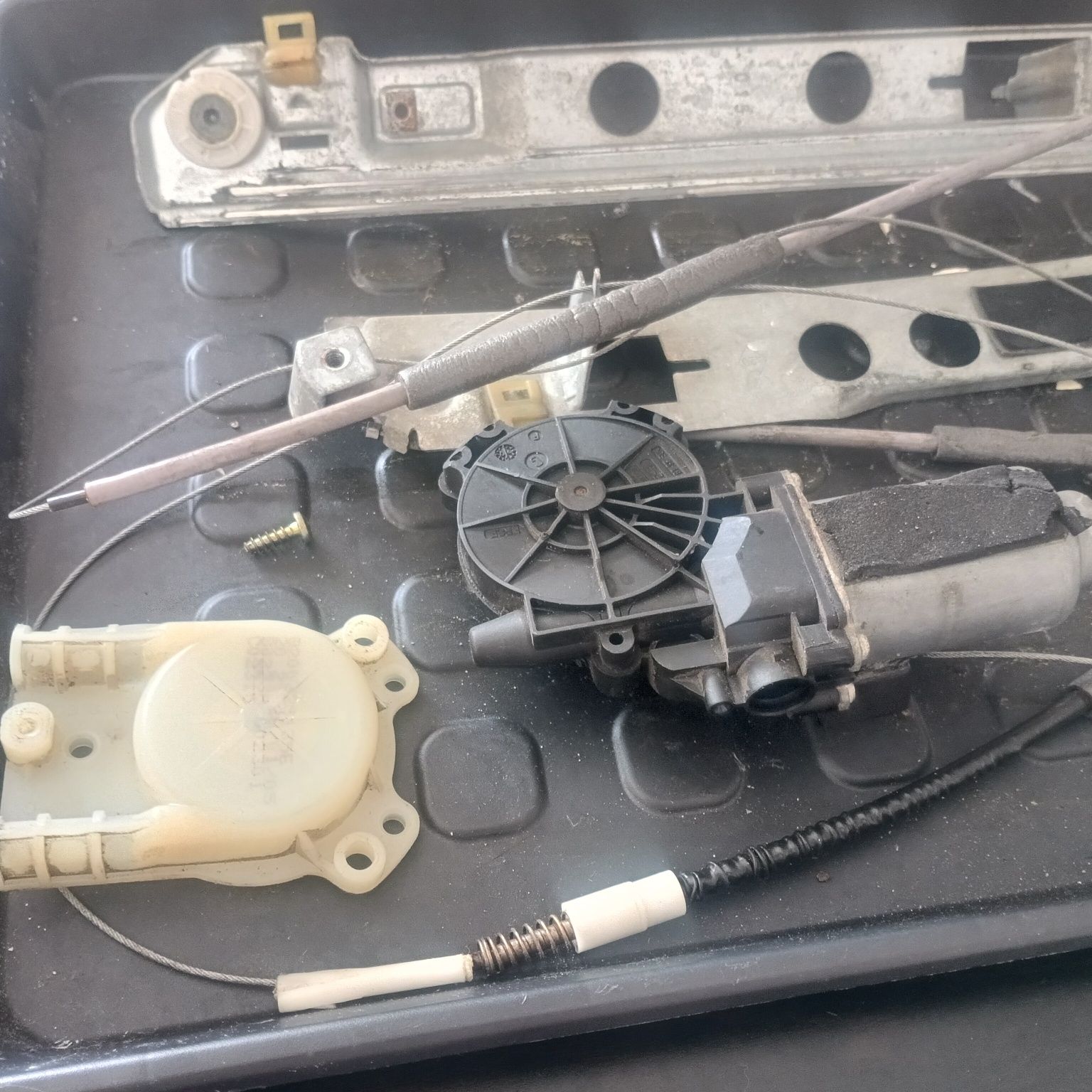 Vendo Peças de Elevador de Vidro Elétrico - Renault!