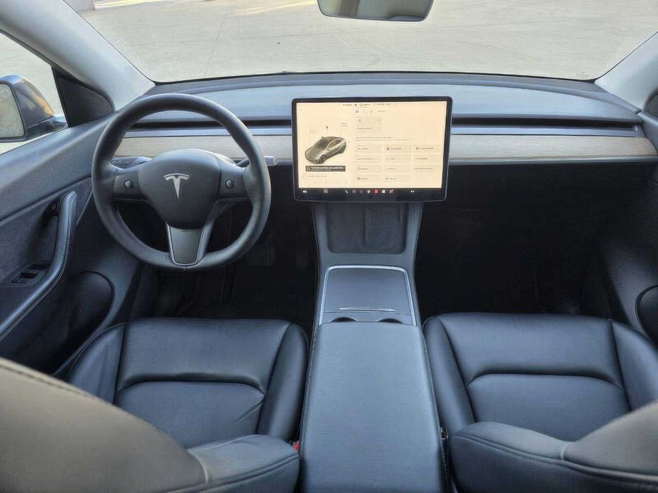 Tesla Model Y      2021