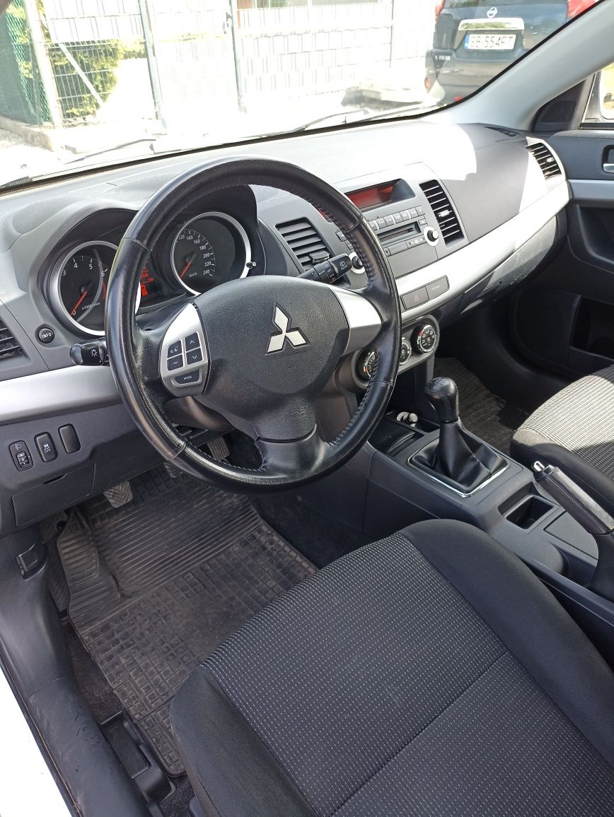 Mitsubishi Lancer Hatchback 1.6 benzyna