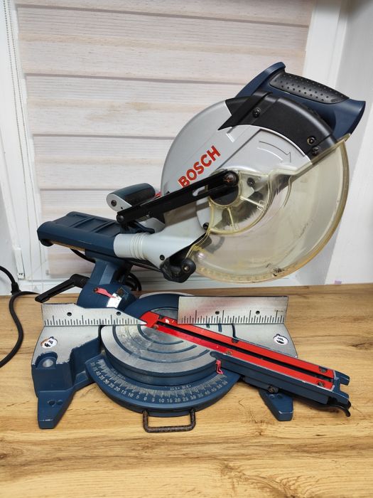 Торцювальна , торцовочна пила , торцовка Bosch Professional