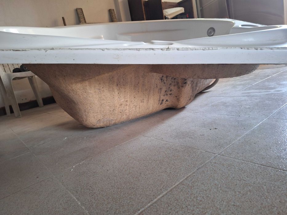 Banheira de Canto c/ 134x134x50cm (medidas exteriores)