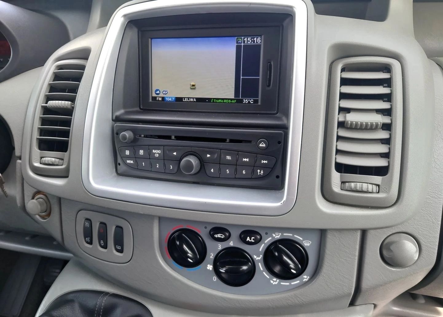 Opel vivaro 2012