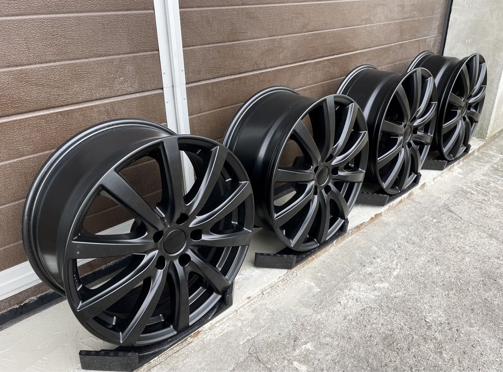 4x felgi aluminiowe Czarne 5x112 r18 et35 8J Alufelgi (Audi Mercedes