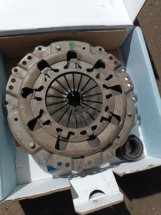 Продам комплект зчеплення кенго 1.5 Dci