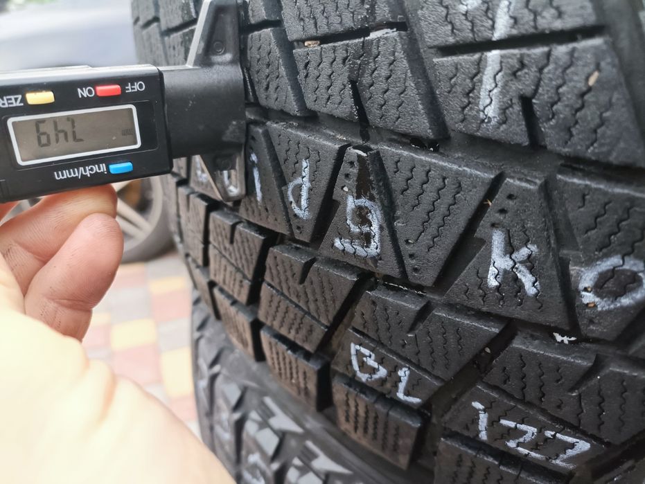 Bridgestone 235*60 р18 XL комплект зимової гуми