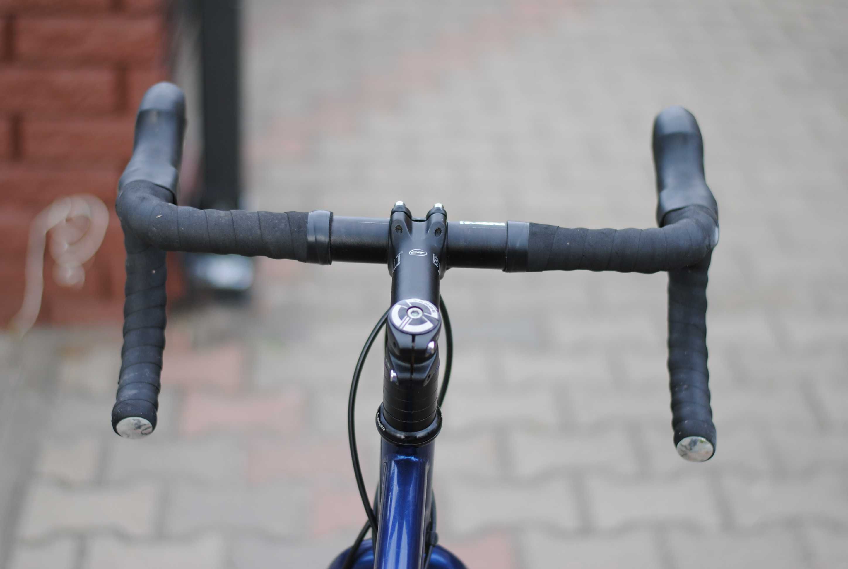 Rower typu gravel osprzęt shimano 105, koła 28, zobacz