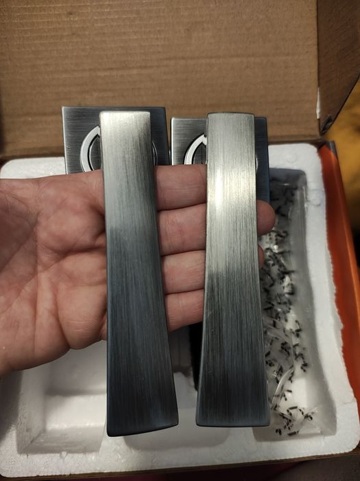 Zestaw 5 klamek. 3x pokojowe 2x łazienkowe