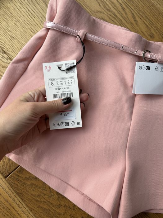 Новенькі шорти Zara