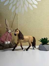 Кінь  фірми Schleich б/у в дуже гарному стані