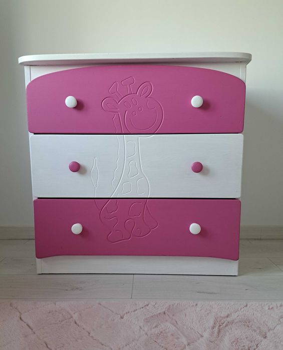 solidna sosnowa komoda dla dziewczynki  pojemna