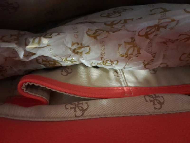 Torebka futrzak Guess