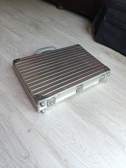 Walizka na dokumenty czy laptopa plus kluczyk