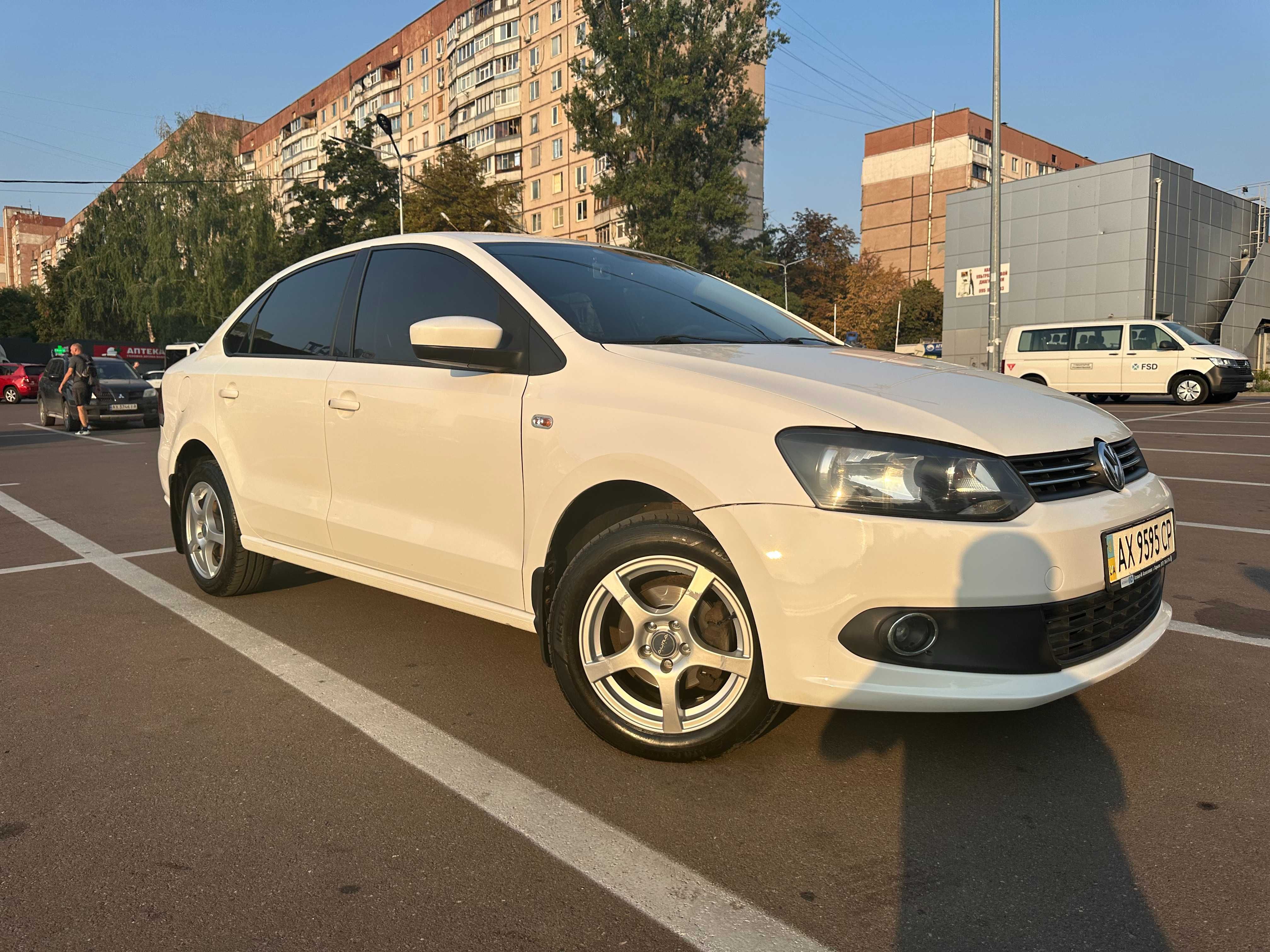 Продам Volkswagen Polo Sedan (2012)