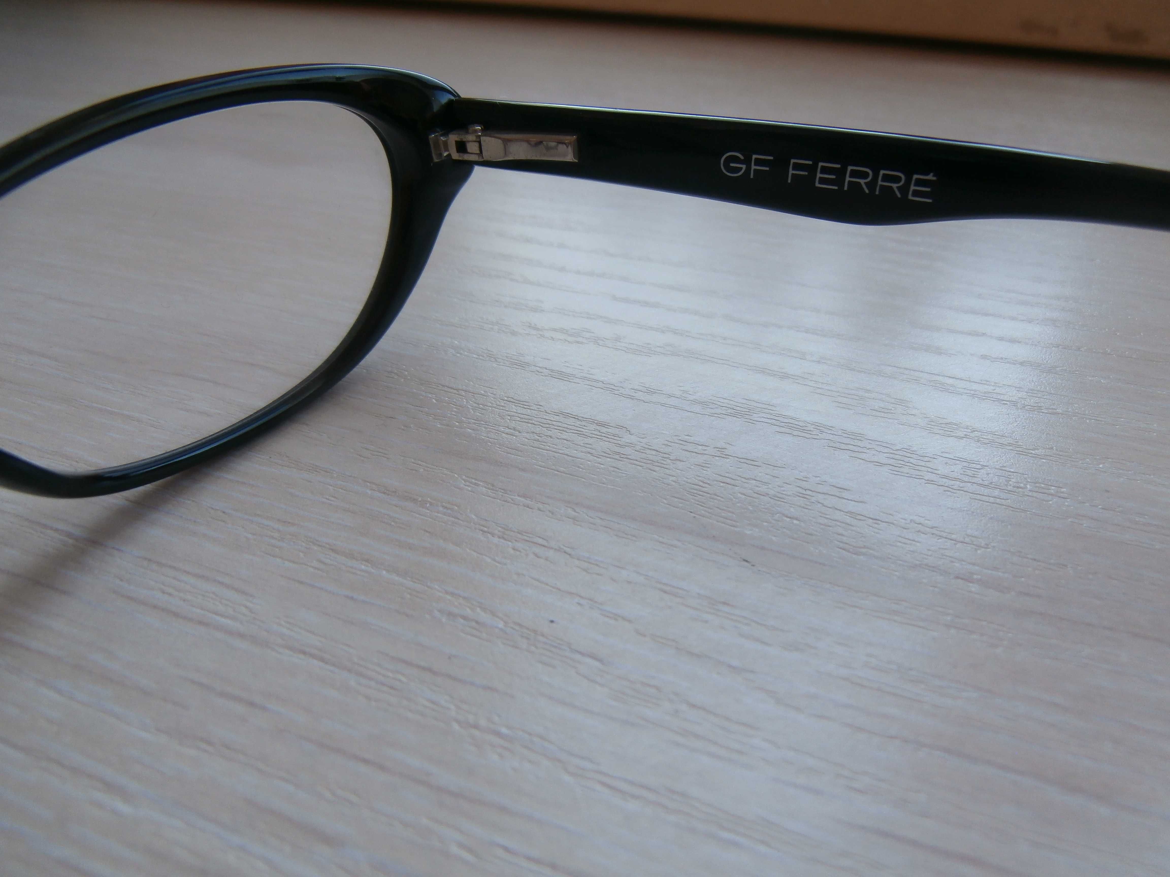 Oprawki do szkieł korekcyjnych marki GF FERRE