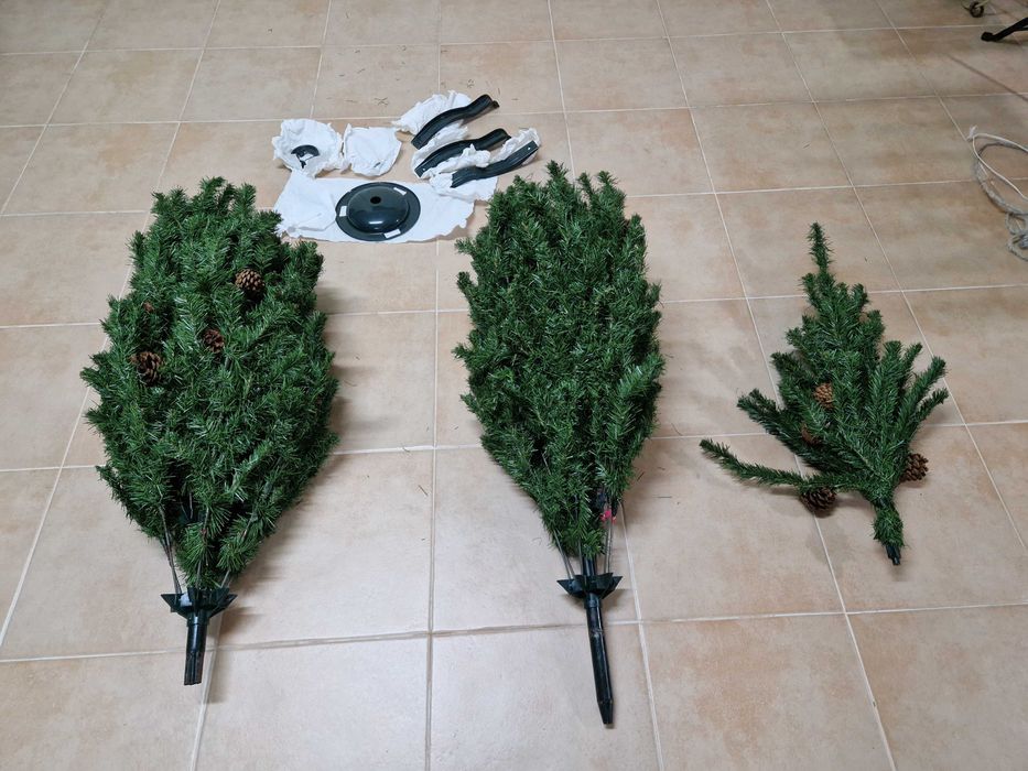 Árvore De Natal Royal Majestic Verde Com Pinhas (180 a 210cm)