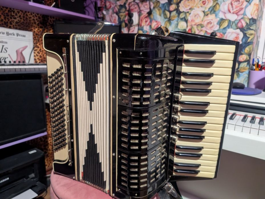 Piękny włoski akordeon 80 basów harmonia