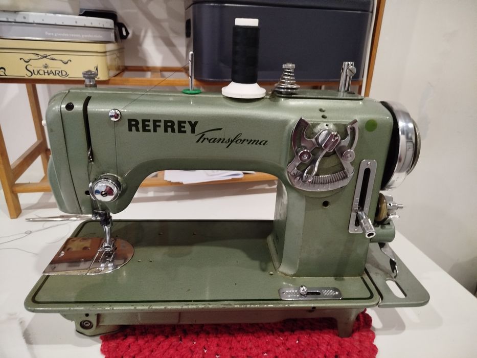 Máquina de costura refrey transforma