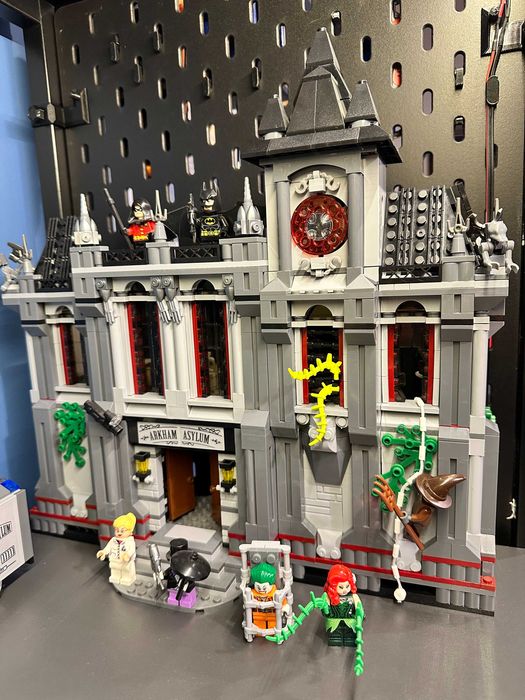 Lego 10937 Arkham Asylum Breakout