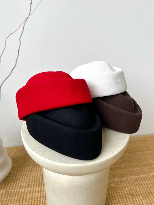 Жіночий фетровий капелюх пілотка з вовни AVIELLE чорний