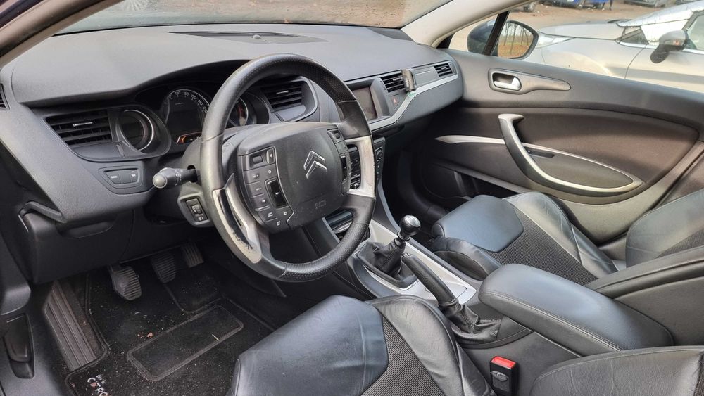 Citroen C5 Kombi 2011, 1.6 thp 155 KM, około 250 tyś- uszkodzony