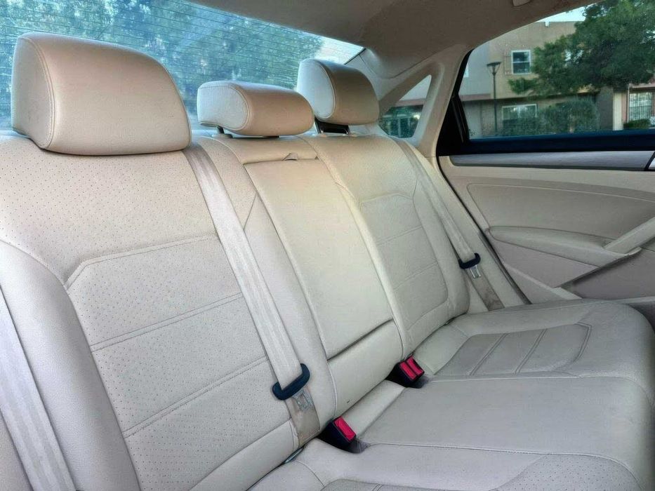 Volkswagen Passat Wolfsburg Edition      2014