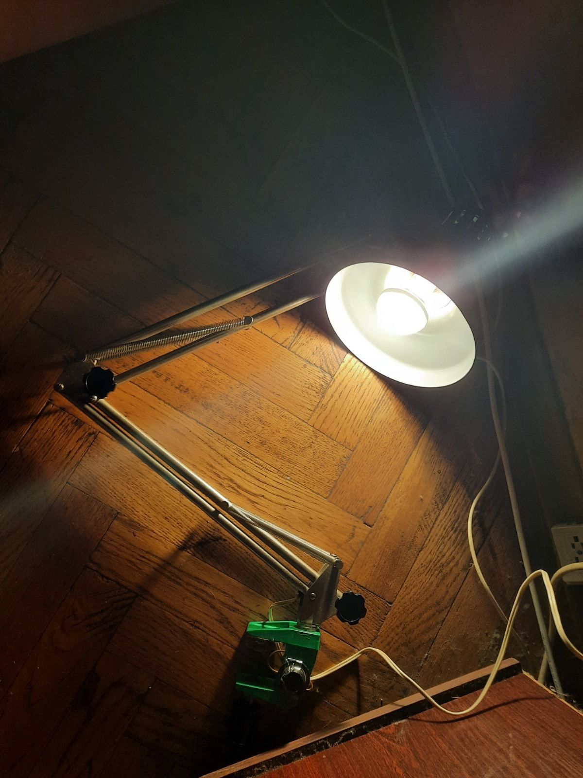 Лампа инженерная настольная со струбциной 90см ссср