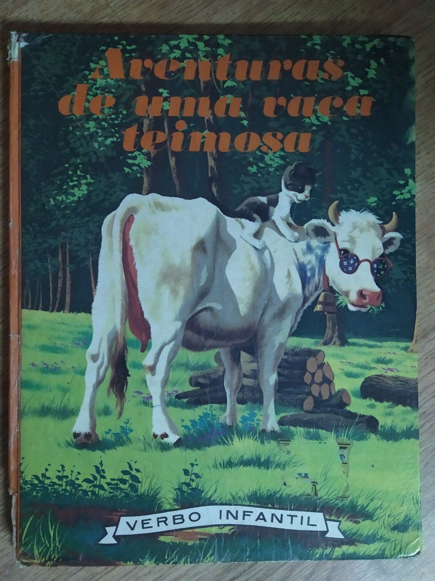 Vendo livro "As aventuras de uma vaca teimosa" verbo infantil