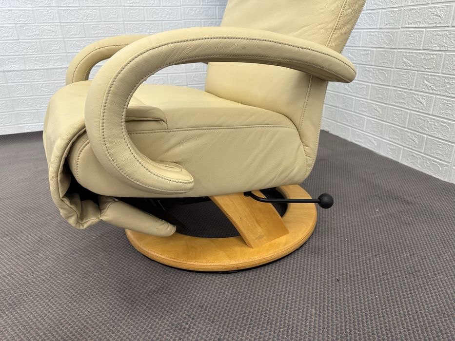 Шкіряне крісло реклайнер