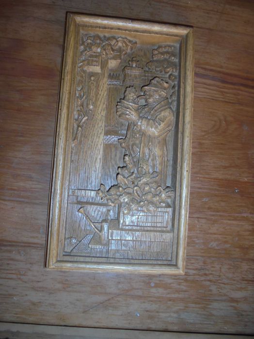 Ciężka płaskożeżba bardzo ładnie  wykonana z gipsu