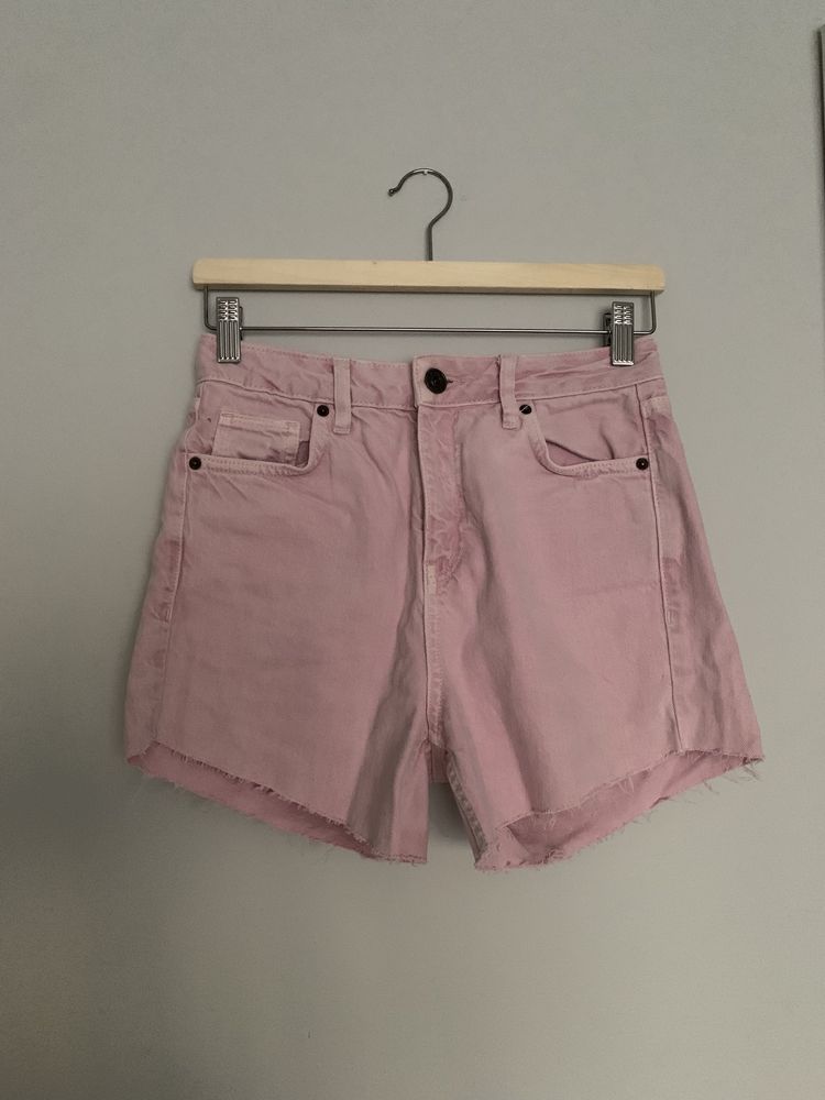 Różowe spodenki jeansowe Urban Outfitters