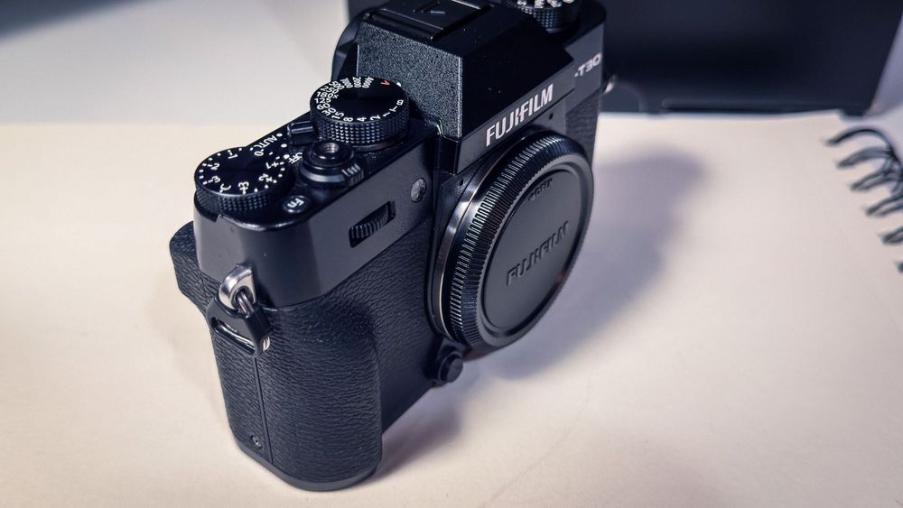 Fujifilm XT30 II Body + extra bateria z ładowarką + pasek Smallrig