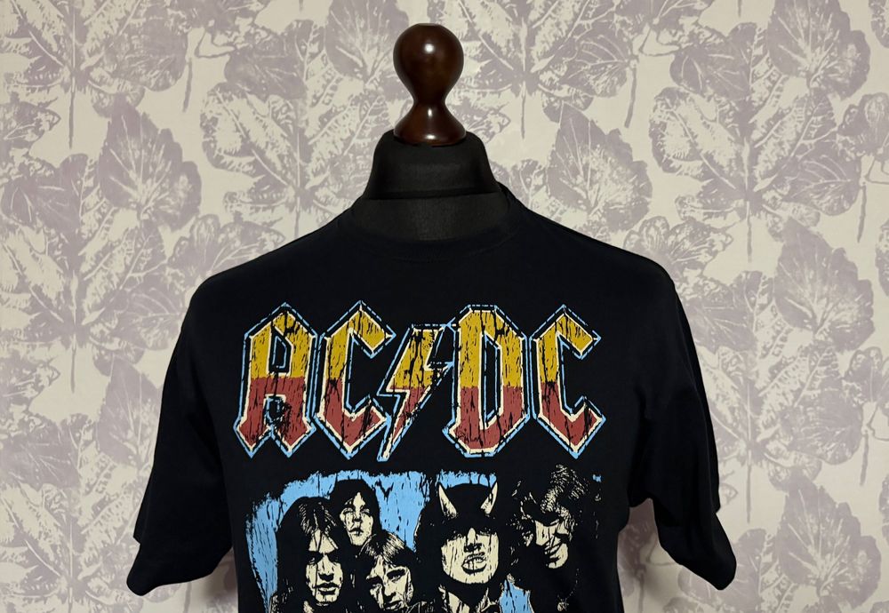 Футболка с рок символикой,группа AC/DC .