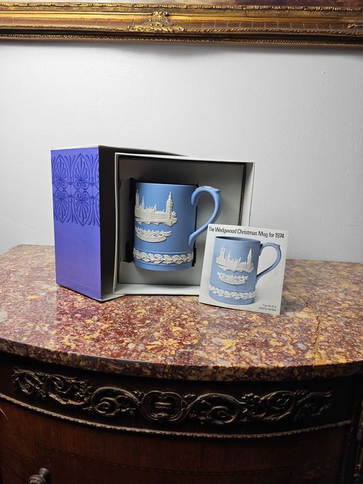 Angielski kubek świąteczny Wedgwood porcelana "Parlament" 1974 11 cm