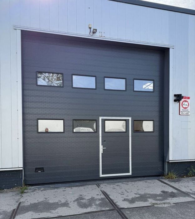 Brama 450 x 435 z drzwiami panelowa segmentowa garażowa przemysłowa