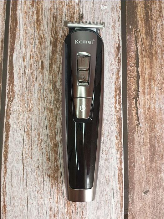 Професіональна бездротова машинка для стриження KM-1628 з LED дисплеєм