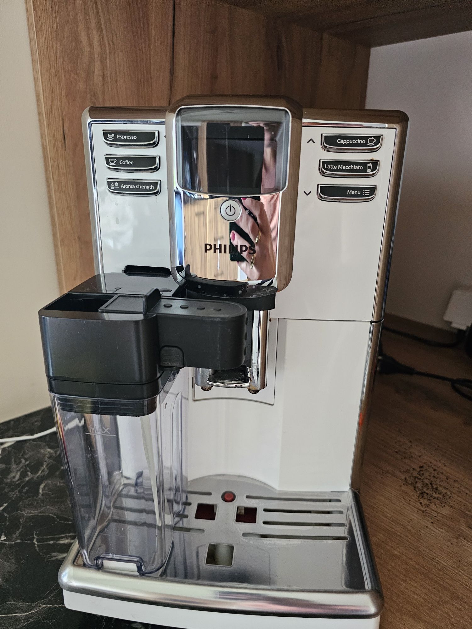 Series 5000 ekspres Philips. 
Automatyczny ekspres do kawy z Latt