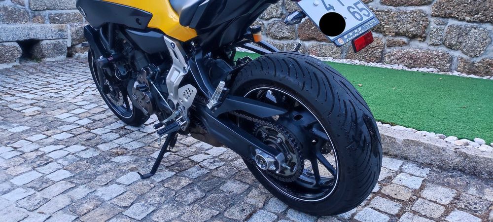 Yamaha MT-07 Amarela