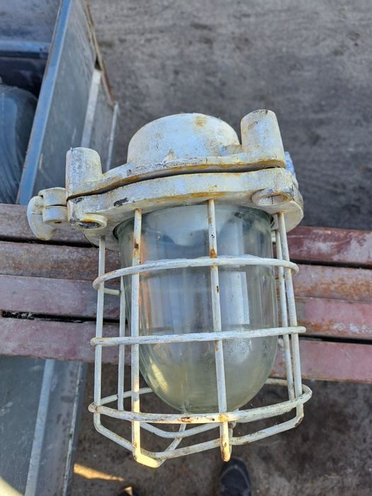 Lampa przemysłowa loft z czasów PRL