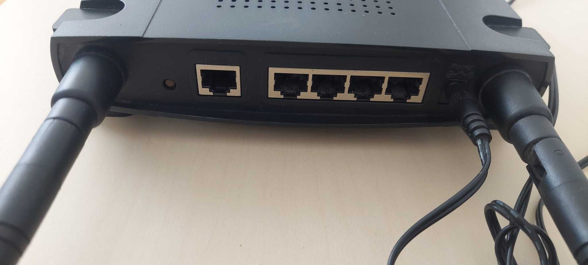 Udany model Router Linksys WRT54G v5 z anteną i zasilaczem