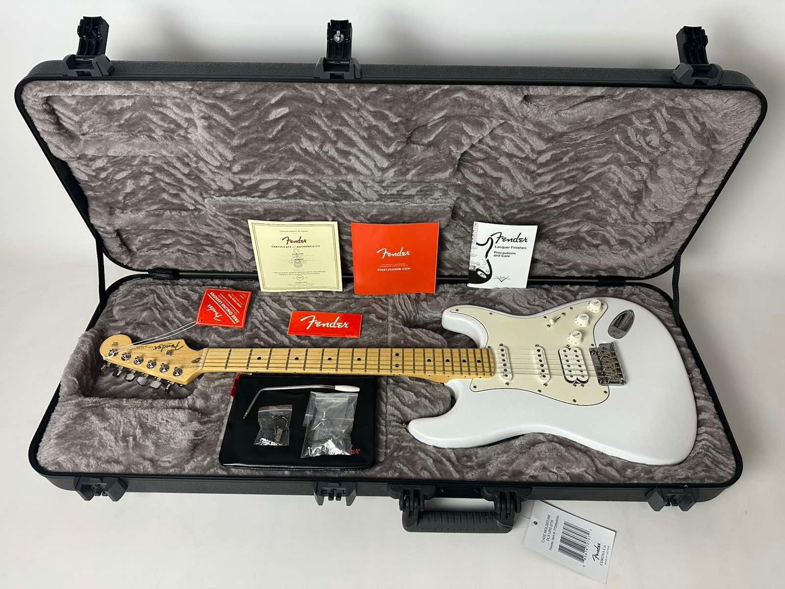 Fender American Stratocaster Juanes Ultra  (NEW,HSS, 2000$)