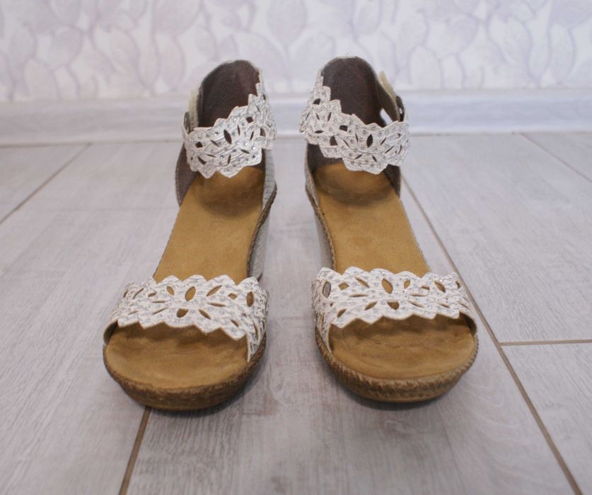 Стильні жіночі босоніжки зі стразами Rieker,37 розмір (ціна договірна)