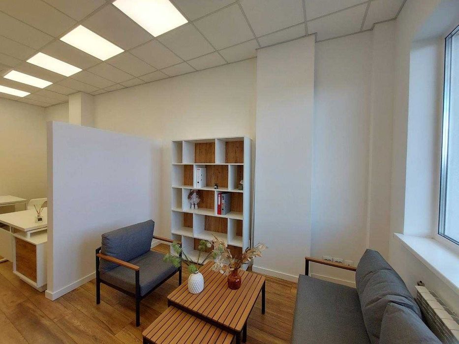 Оренда офісу з меблями в БЦ на Подолі (55 м2)