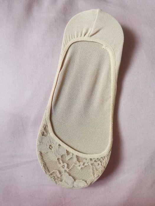 Skarpetki balerinki cieliste z koronką