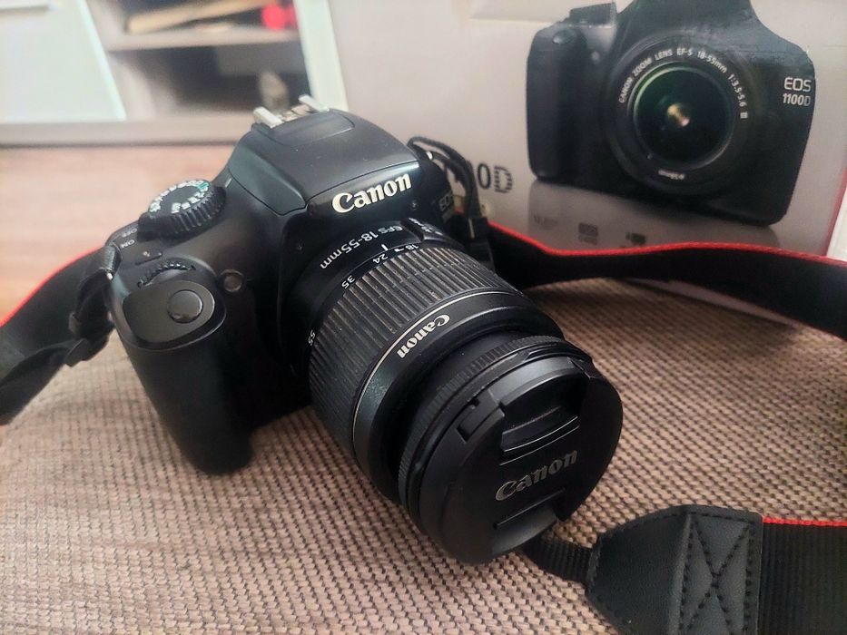 Фотоапарат Canon EOS 1100D.