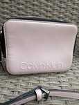 Torebka na ramie Calvin Klein pudrowy roz