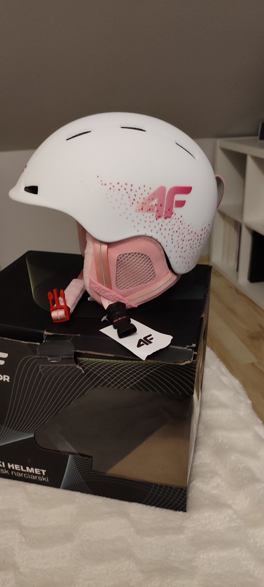 Sprzedam kask narciarski 4F  junior rozmiar S