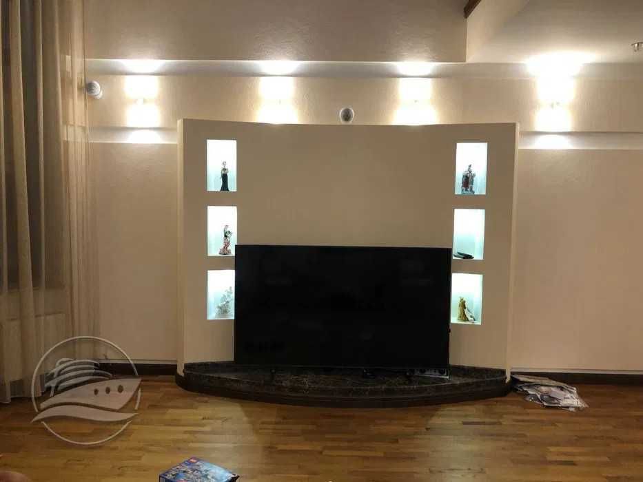 Сучасний особняк із повною обстановкою в сосновому лісі!