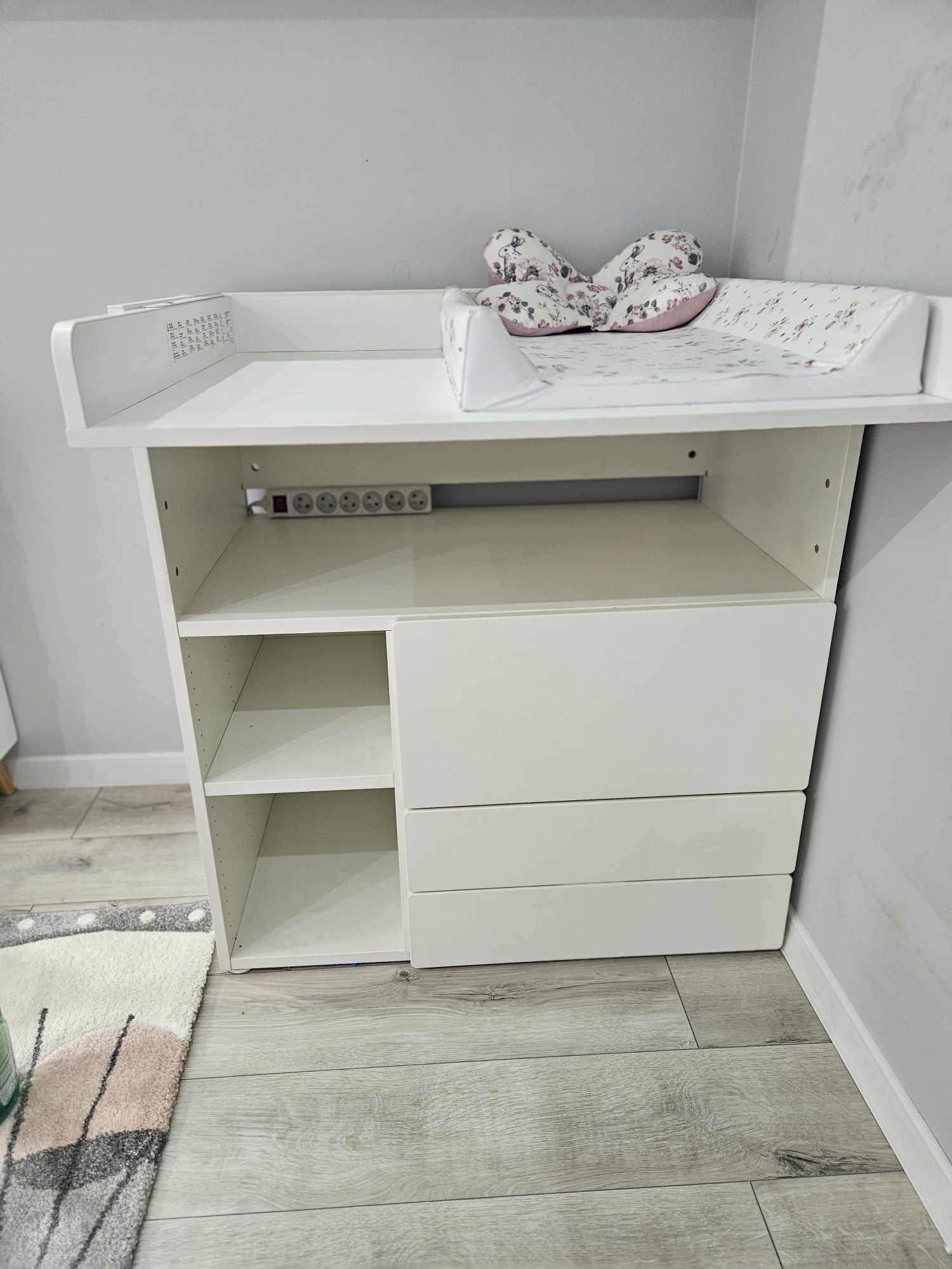 Biała komoda z przewijakiem IKEA 90x79x100