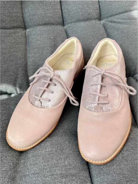 Шкіряні туфлі для дівчинки Clarks